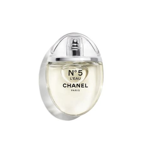 La storia e l'evoluzione del mitico profumo Chanel N°5 